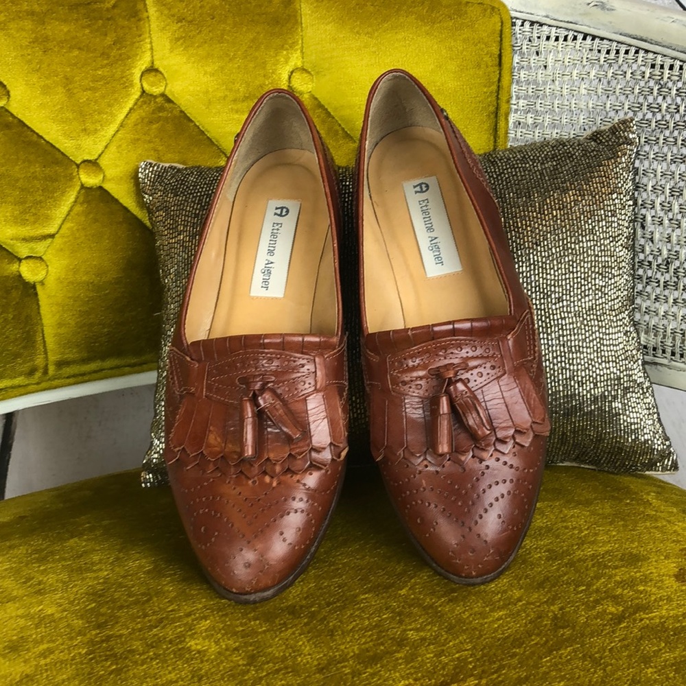 Etienne aigner flats
